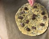 Une image de l'étape 3 de Cookie XXL kinder smarties et chamallow.