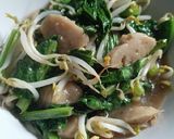 Foto langkah ke 3 dari resep Tumis Sawi Bakso Toge.