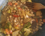 Foto del paso 5 de la receta: Curry de garbanzos con quinoa (fácil)