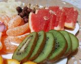 Une image de l'étape 4 de Assiette composée de fruits frais coupés et fruits a coque 🍴.