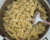Foto langkah ke 2 dari resep Fusilli Carbonara Mushroom.