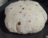 A picture of step 3 of Atte ki roti gol gol.