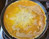 Foto del paso 1 de la receta: Omelette jamón, muzza y albahaca