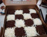 Foto langkah ke 4 dari resep Cake Potong coklat.