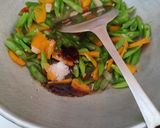 Foto langkah ke 3 dari resep Tumis jamur tiram, buncis, wortel.