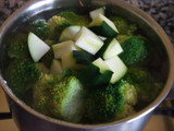 Sopa fría de brécol con calabacines