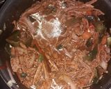 Foto del paso 3 de la receta: Desebrada con poblano y tomate verde