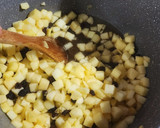 Foto del paso 2 de la receta: 🫔Panqueques rellenos de manzana, pasas y crema, bañados con salsa de chocolate🫔 Canelones dulces