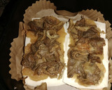 Foto del paso 3 de la receta: Tostada de berenjena y cebolla caramelizada