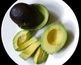 A picture of step 2 of Avocado tosast.