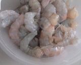 Foto langkah ke 1 dari resep Tumis udang, bunga kol dan buncis.
