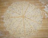 Foto del paso 2 de la receta: TORTILLAS CHIPS CON SEMILLAS DE LINAZA Y SÉSAMO. JON STYLE