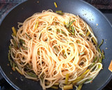 Foto del paso 3 de la receta: Espaguetis con espárragos