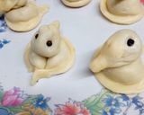 A picture of step 6 of Duck shape samosa.