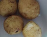 Foto langkah ke 1 dari resep Potato Wedges.