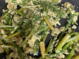 Salmón con salteado de espárragos