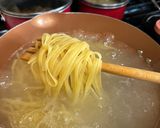 A picture of step 1 of Garlic Chicken Linguine.