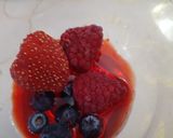 A picture of step 1 of Sprinkling Berries Lemonade.