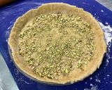 Une image de l'étape 8 de Tarte aux cerises, miel et pistaches.
