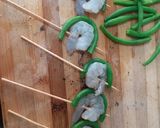 A picture of step 3 of Orange glazed prawn stick.