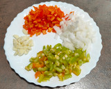 Foto del paso 2 de la receta: Noodles de arroz con salsa de tomate casera y panceta