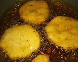 A picture of step 4 of Dahi Bhalla Chaat.