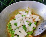 A picture of step 5 of Muli, Matar Subzi (Radish, Green Peas Dry Curry).