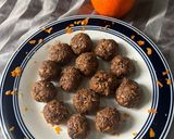 A picture of step 4 of Cocoa peanut butter energy balls.
