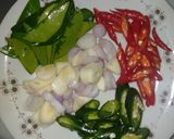 Foto langkah ke 2 dari resep Orek Tempe Daun Jeruk Goreng Kering.