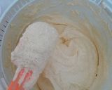 Foto langkah ke 4 dari resep Cupcake Vanilla Simpel Anti Gagal.