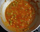 A picture of step 5 of Green peas curry.