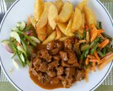 A picture of step 4 of Potato wedges, Beef, Fried French beans and carrots.