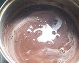Foto langkah ke 2 dari resep Puding Susu Coklat Stroberi.