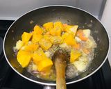 A picture of step 5 of Pumpkin soup 🤤.