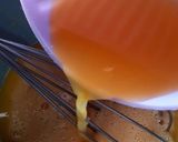Foto del paso 1 de la receta: Torta invertida de naranja con harina integral y miel🍊