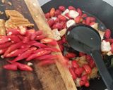 Foto langkah ke 4 dari resep Oseng kulit melinjo pedas.