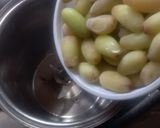 A picture of step 4 of Green grapes sorbet.