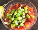 Foto del passaggio 10 della ricetta Cous cous dolce con crema allo yogurt e panna di cocco fragole 🍓e kiwi 🥝