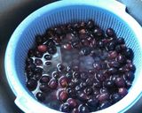 A picture of step 3 of Black grapes rose Kvass.
