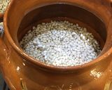 Foto del paso 1 de la receta: Alubias con brócoli y salchicha ahumada con ajo