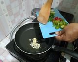 Foto langkah ke 2 dari resep Tumis jamur saos tiram.