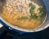 Foto del paso 2 de la receta: Fideos de Ramen con salsa pesto, acompañante de cualquier carne
