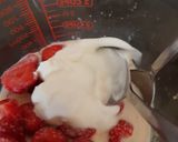 A picture of step 2 of Vanilla & Strawberry Chia Pudding. 😘.