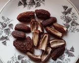 A picture of step 1 of Dry Date Goli.