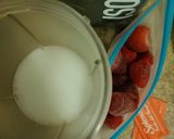 Foto del paso 1 de la receta: Malteada de fresa y proteína🍓🥤