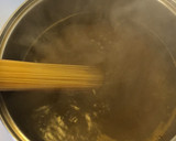 Foto del paso 3 de la receta: Pasta Alfredo con camarones 🍤