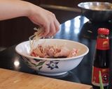 Foto langkah ke 4 dari resep Nasi Ayam Favorit Singapura: Tidak Digoreng, Cukup Pakai RICE COOKER!.