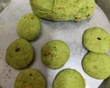 A picture of step 4 of Tea - Time Seasonal Hare Matar Ki Puri Without Stuffing.