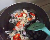 Foto langkah ke 2 dari resep Tumis Ayam Kacang Mede Brokoli.