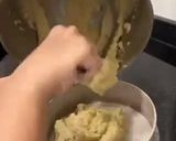صورة لخطوة 4 من وصفة بسبوسة تشيز كيك بالتوت 🫐